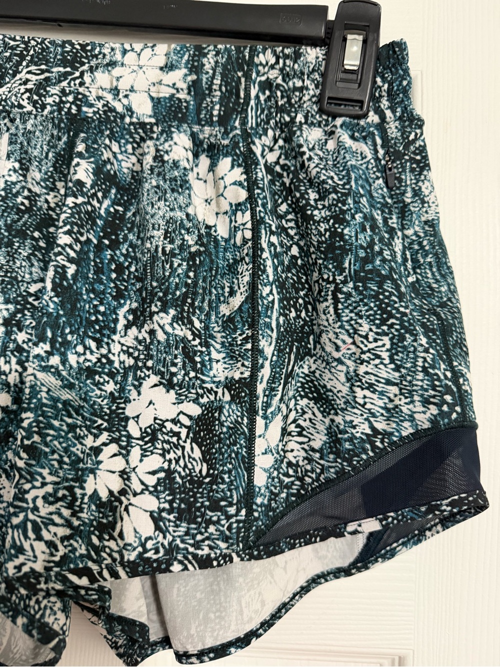 Lululemon hotty hot shorts II 4“women’s size 6 Running Shorts - green activewear - Picture 4 of 11